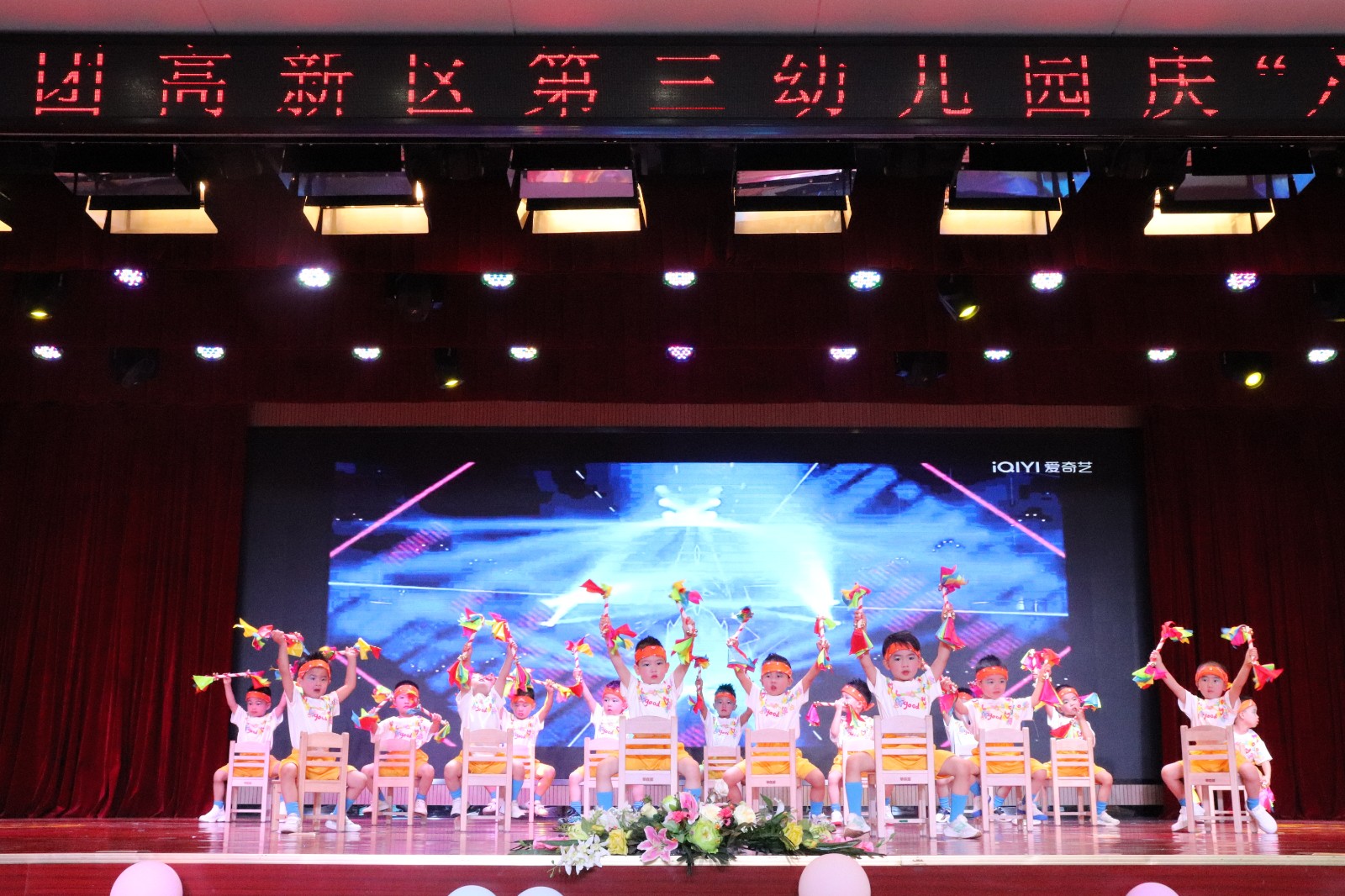 高新三幼 小班《花棍乐哗啦啦》.JPG 高新三幼 小班《花棍乐哗啦啦》.JPG